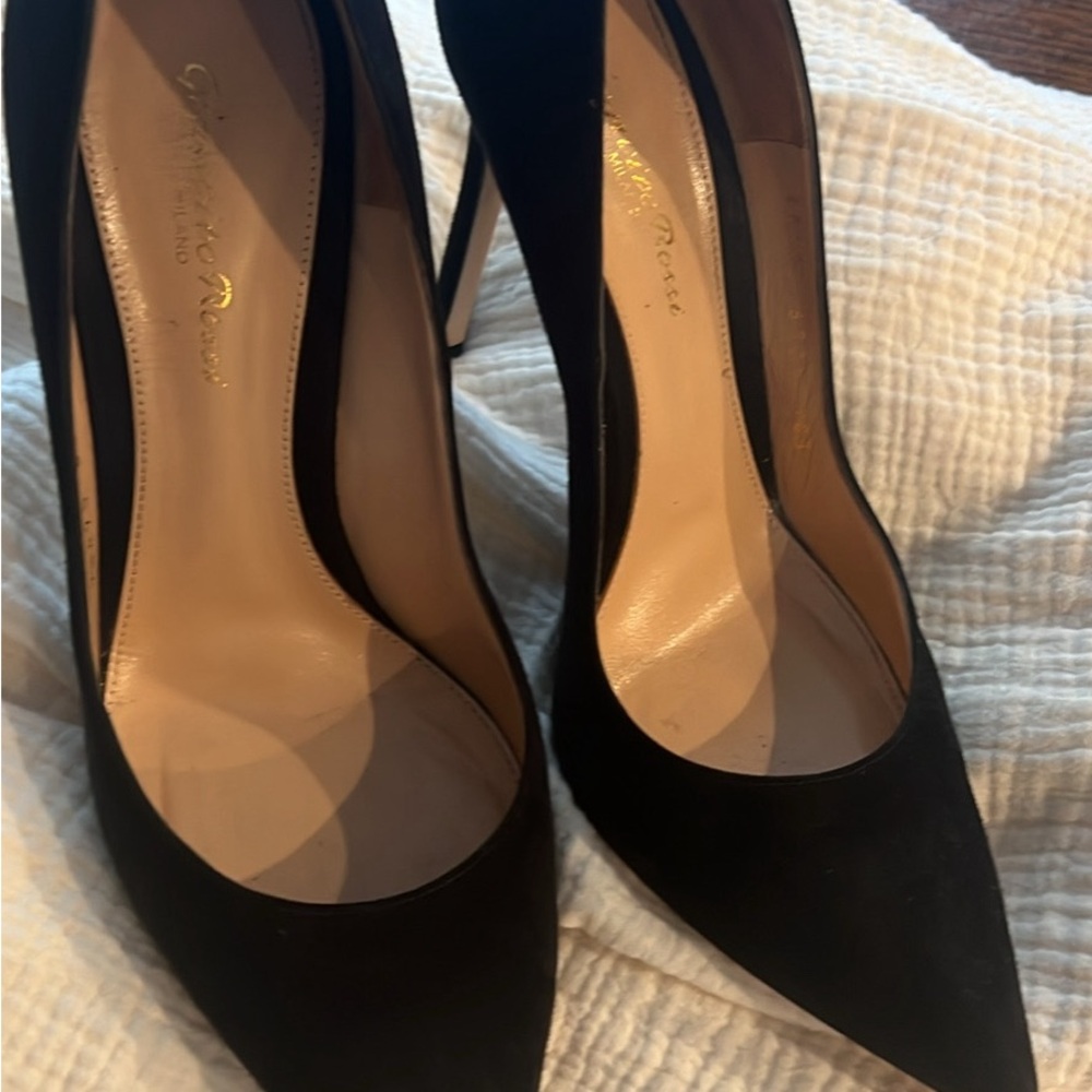 Gianvito Rossi Elegant suede Black Heels size 8.5(38.5)